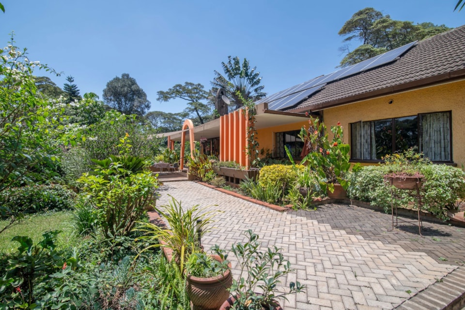 4-bedroom Karen bungalow on about 1.5 acres